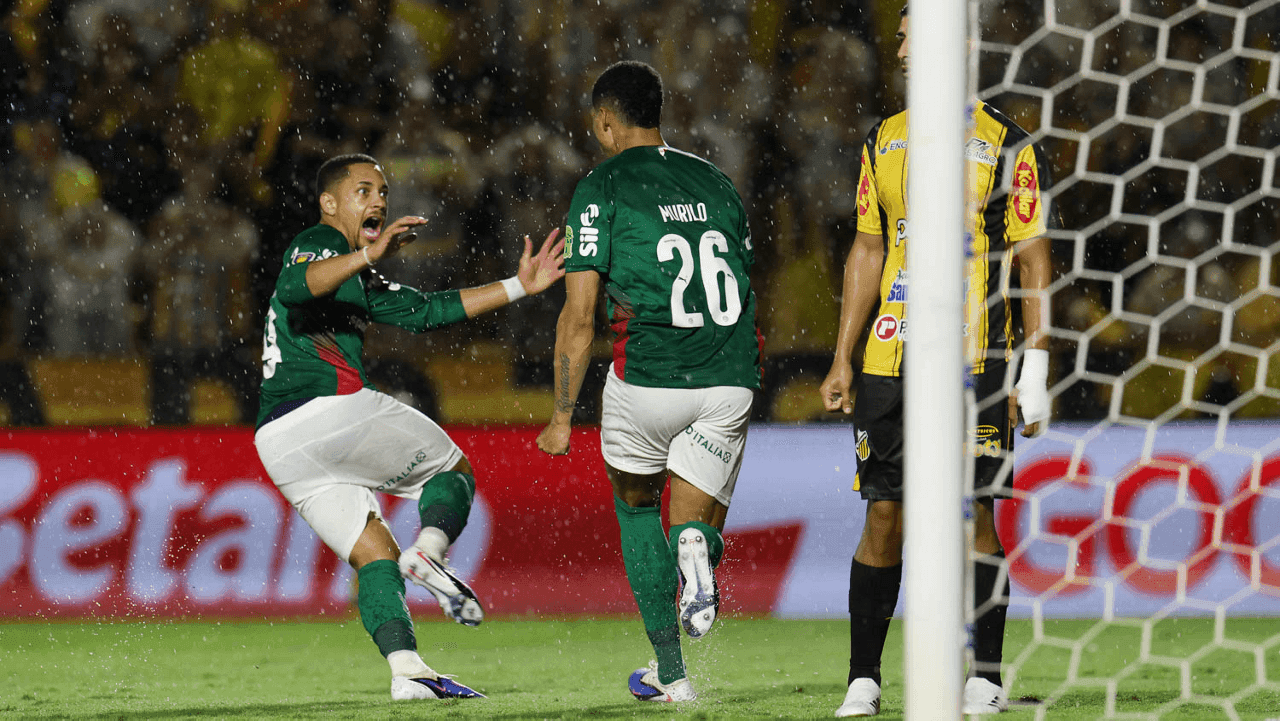 Vitor Roque e Murilo fizeram gols