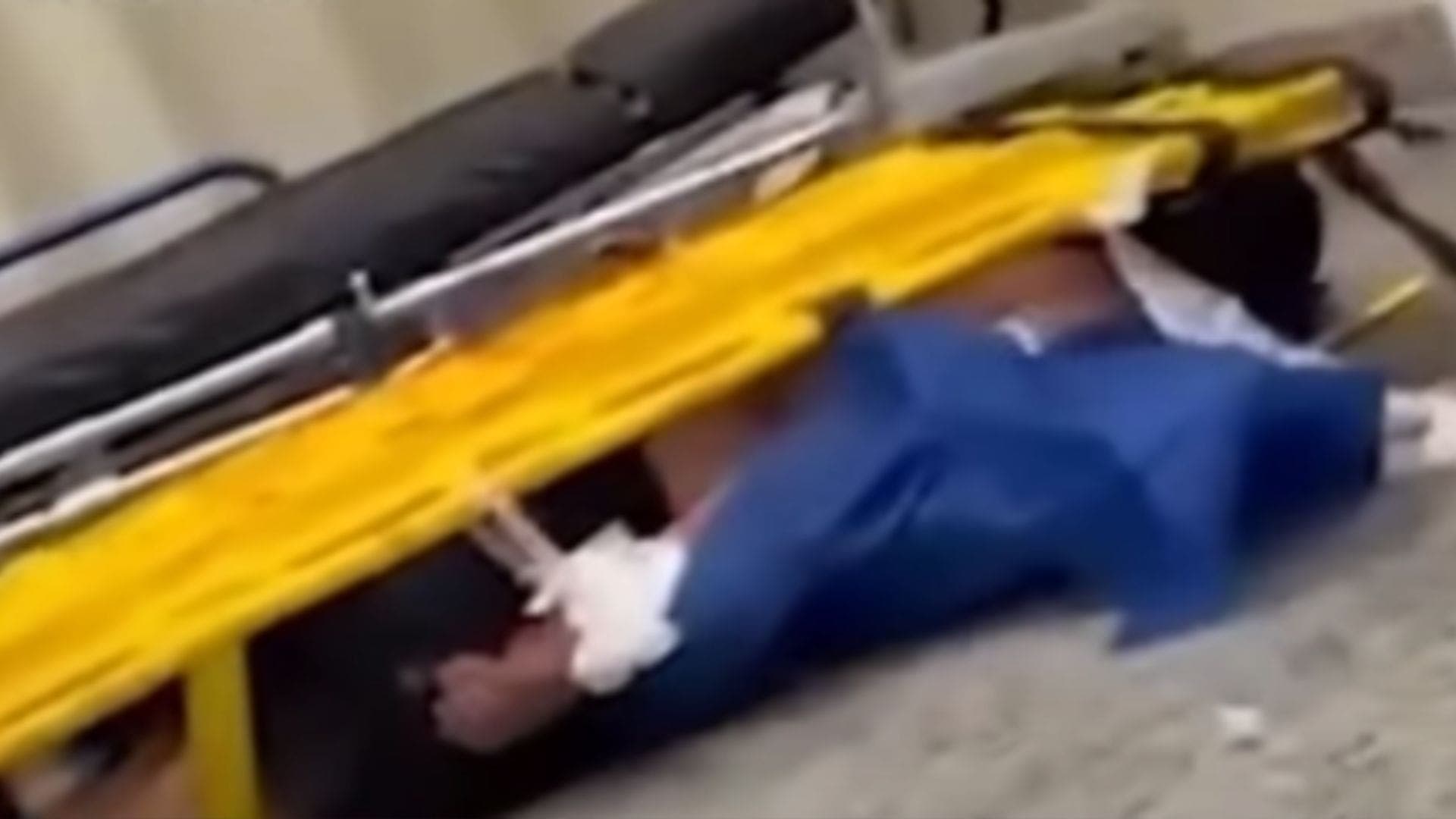 Um enfermeiro do Hospital Municipal Albert Schweitzer, em Realengo