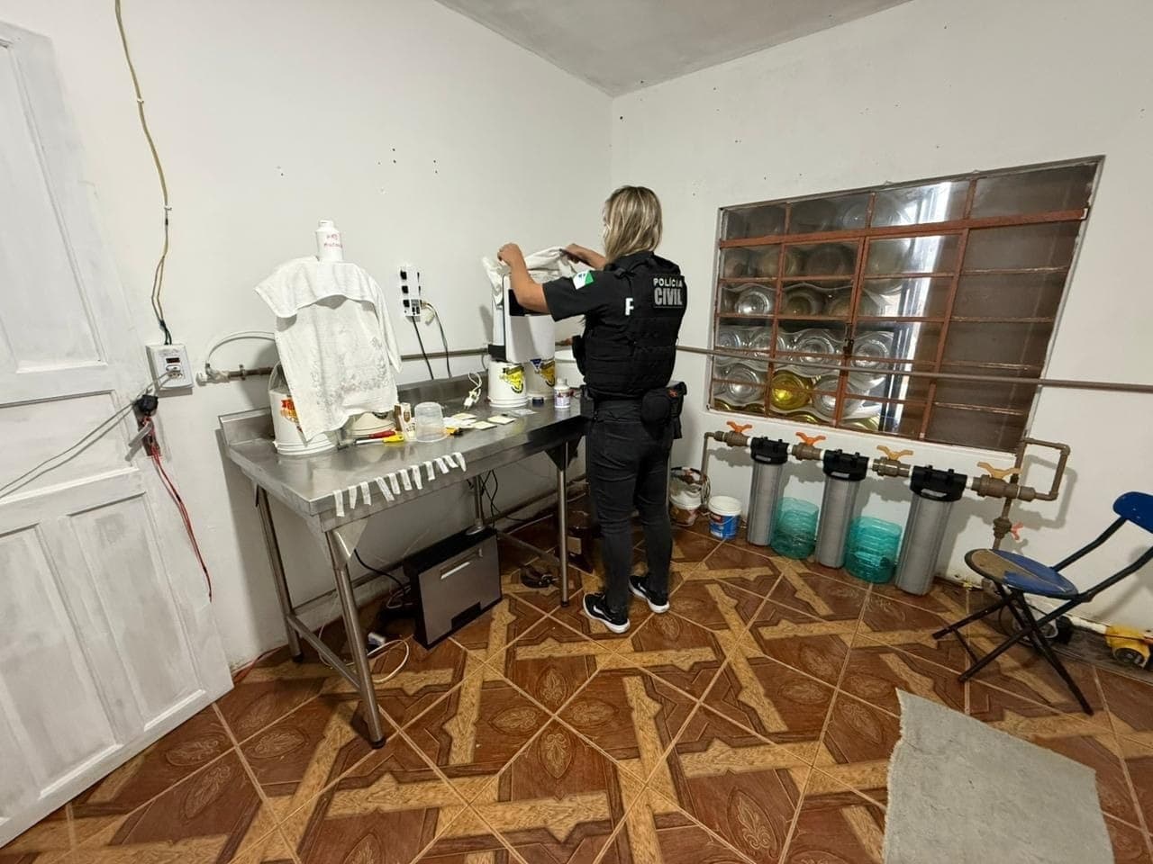 Polícia Civil prende homem suspeito de vender remédios clandestinos
