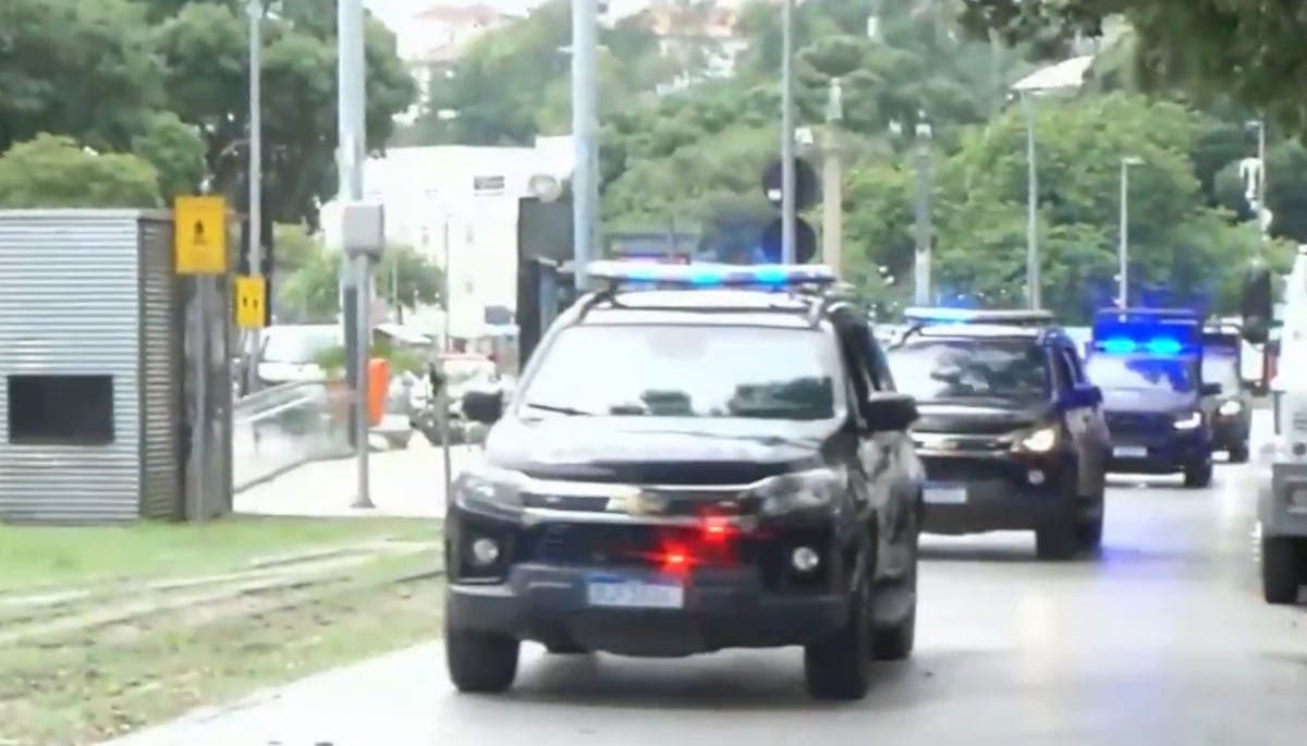 Policiais são presos por extorquirem traficantes