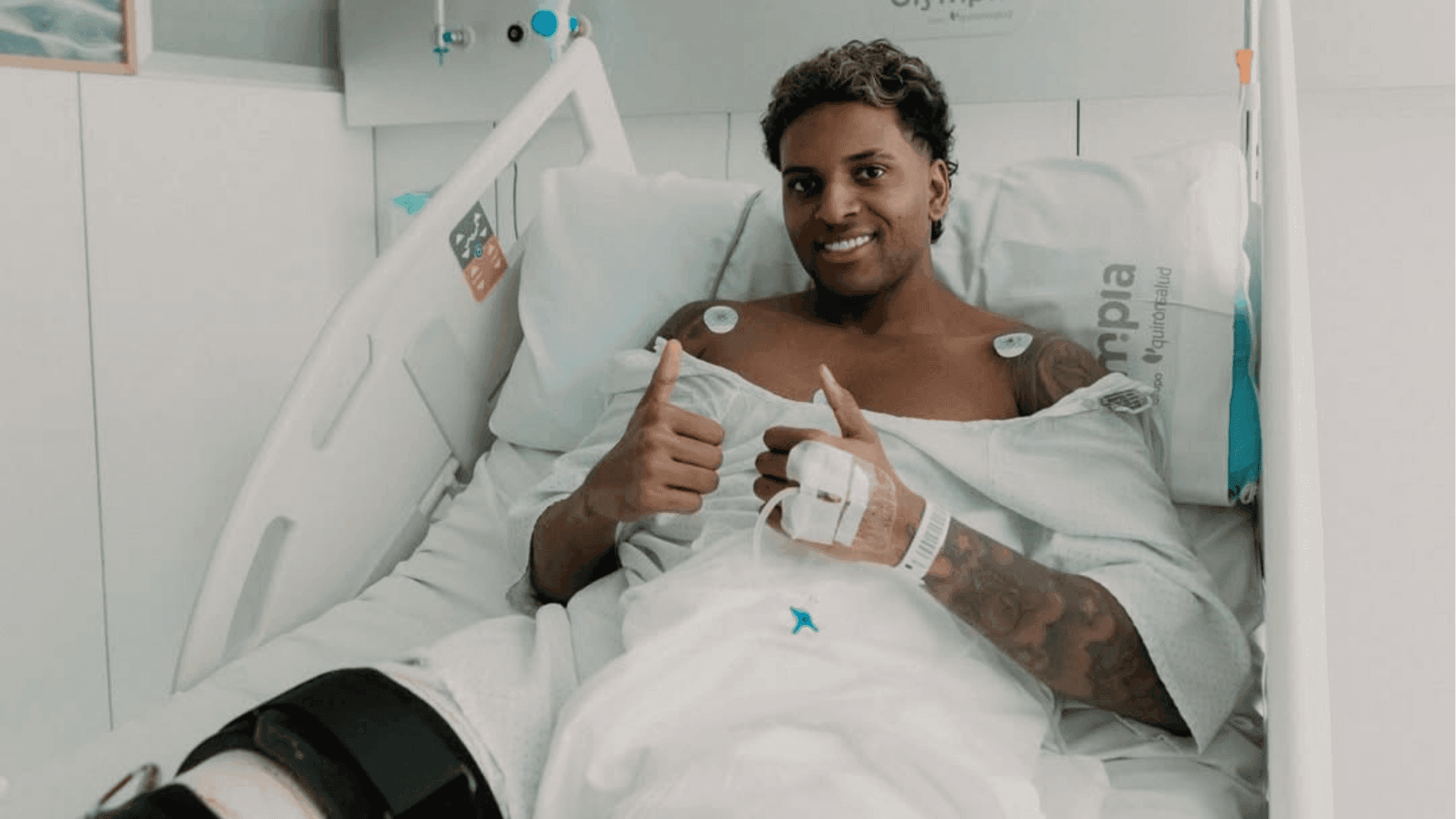 Rodrygo passou por cirurgia no joelho direito nesta terça-feira (10)