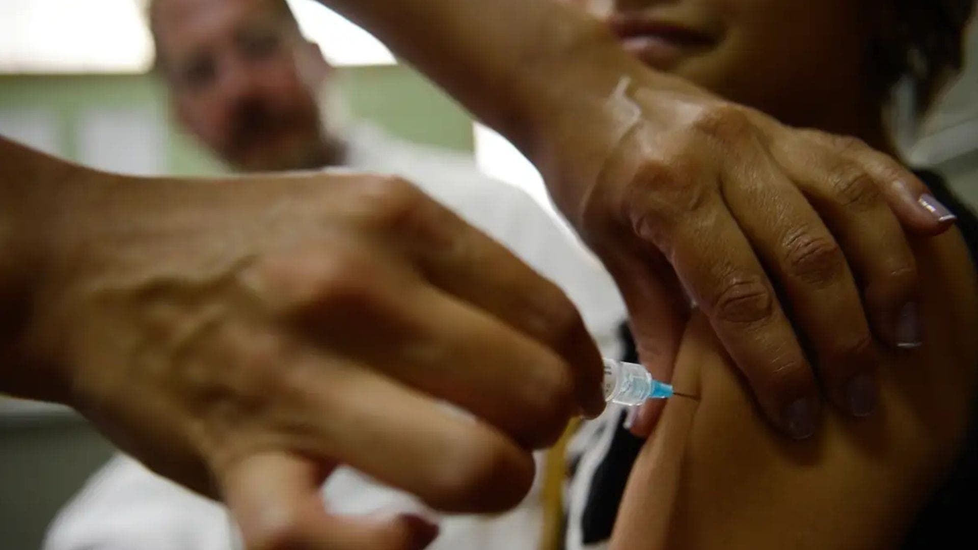 Vacina contra HPV é uma das principais formas de prevenção contra câncer de colo de útero