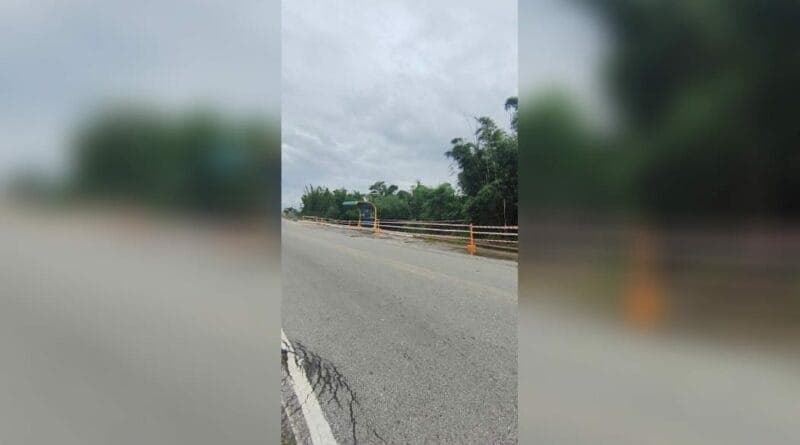 Trecho de estrada de Guaratinguetá é interditada após uma erosão