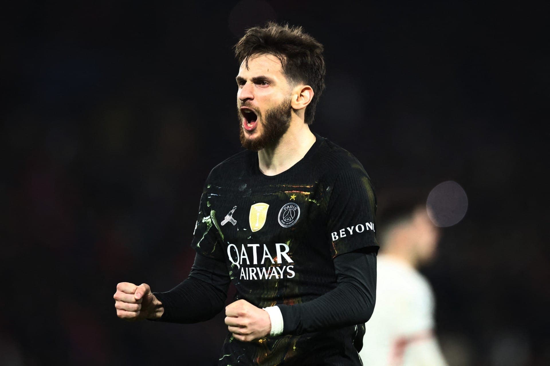 Kvaratskhelia comemora quinto gol contra o Chelsea
