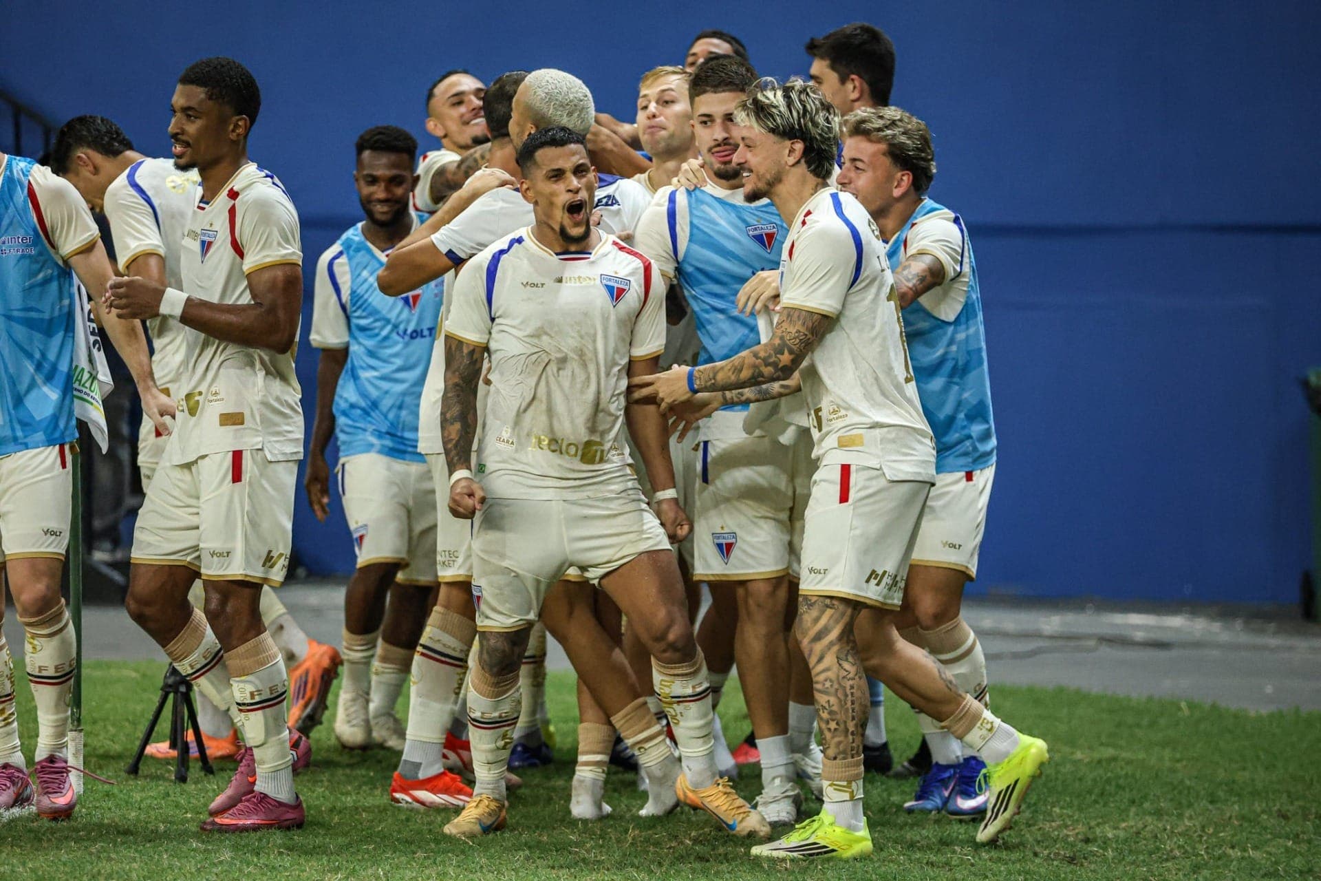 Mailton comemora gol do Fortaleza comemora na Copa do Brasil