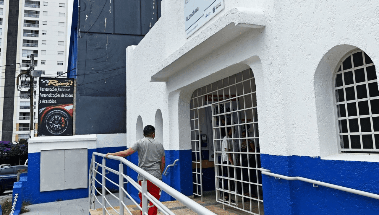 Centro de Saúde Guanabara atende apenas urgências após infiltração causada pela chuva, em Campinas