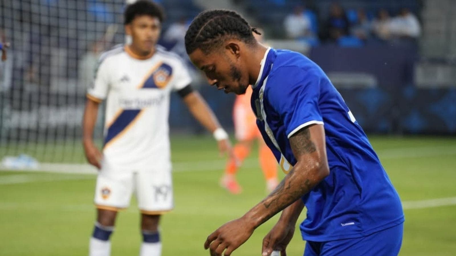 Desfalcado, Mount Pleasant foi superado pelo LA Galaxy