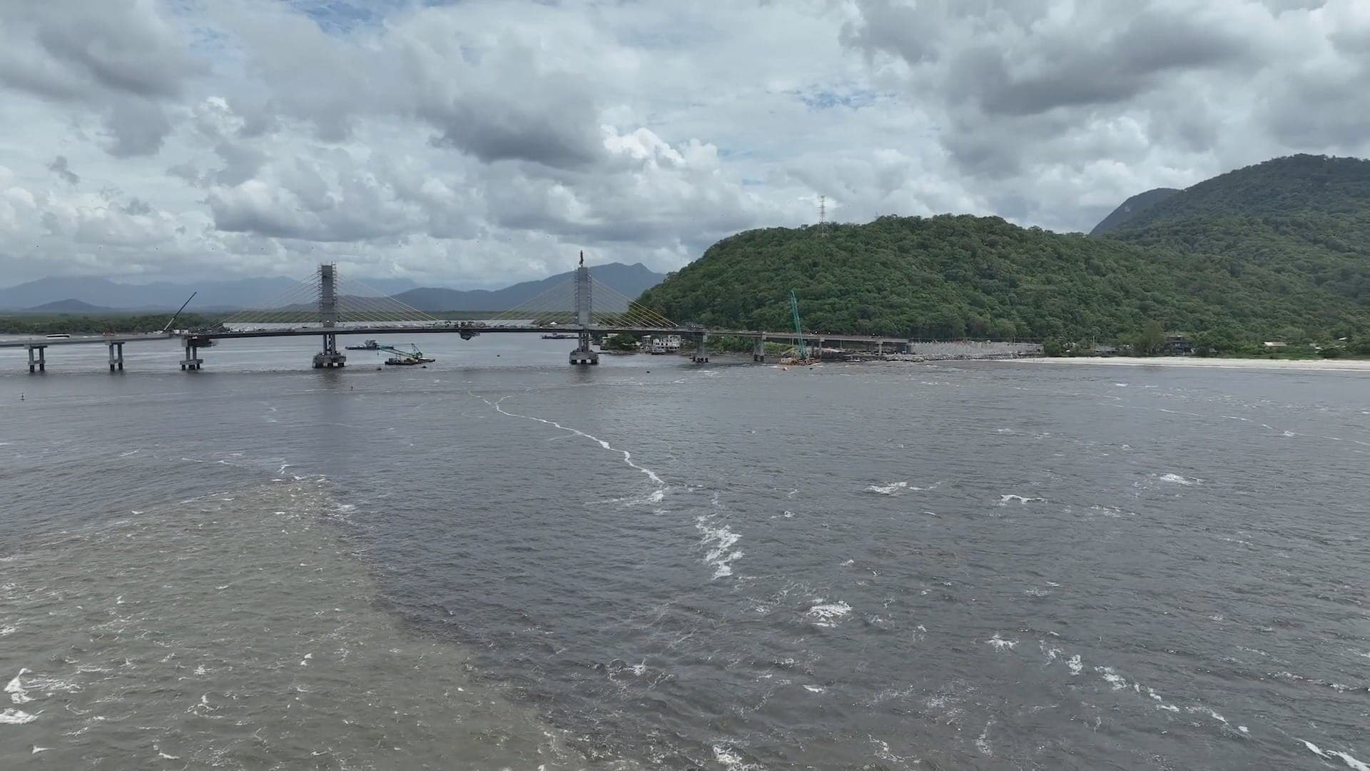 Iluminação, acessos e guarda-corpos: Ponte de Guaratuba entra na reta final de obras