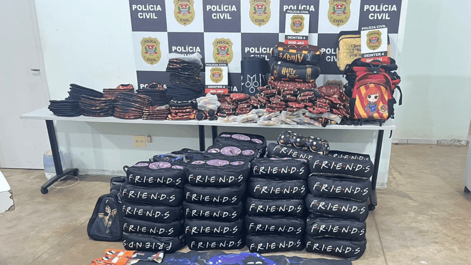 Produtos falsificados de marcas conhecidas foram apreendidos