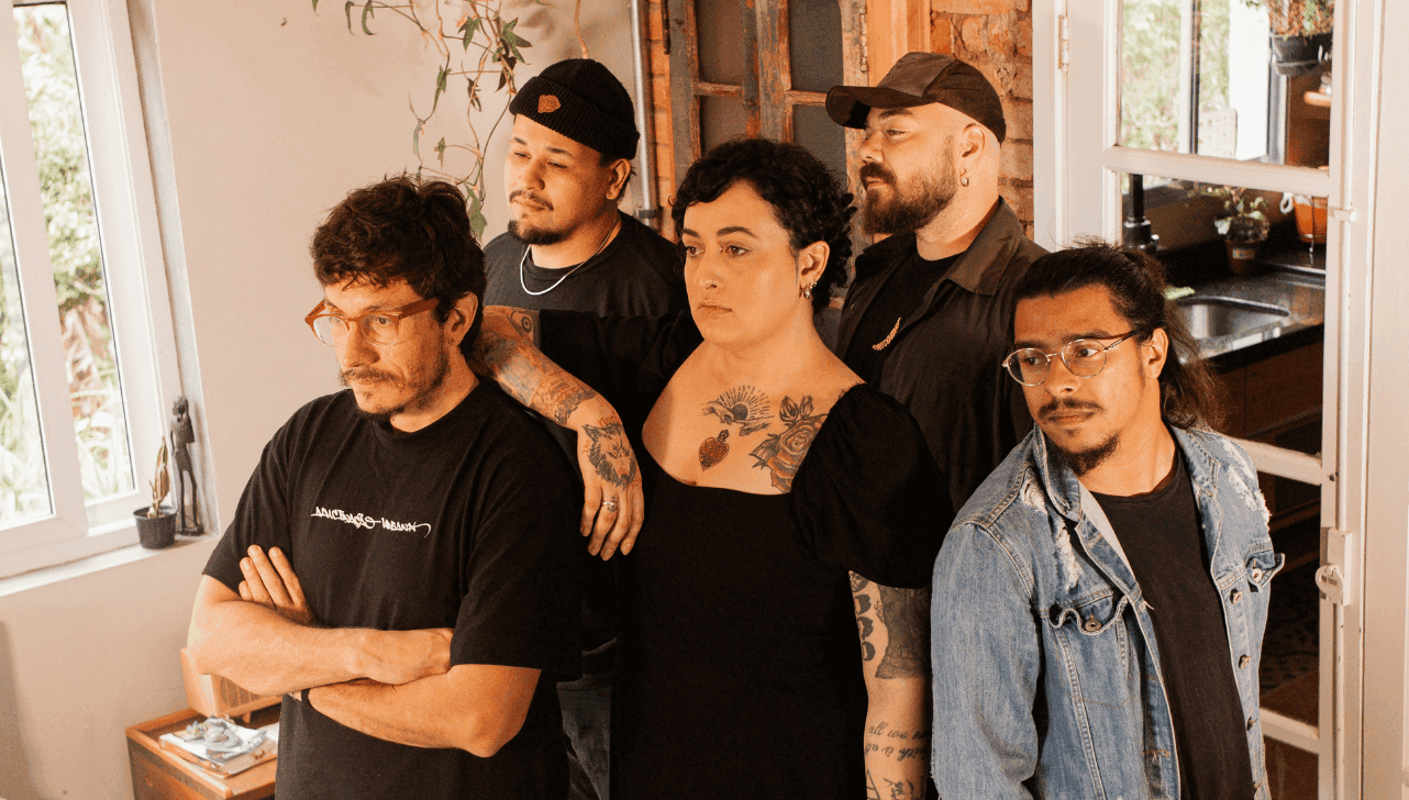 Cantora Elis Guanaes interpreta canções que marcaram a trajetória da artista