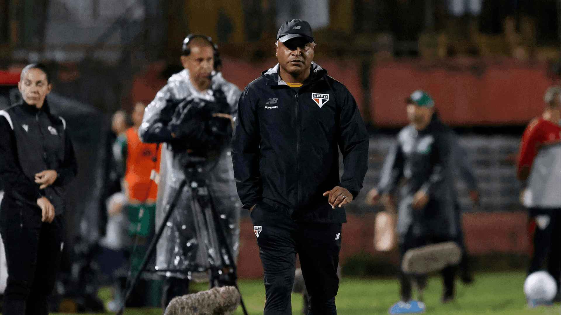 Roger Machado durante a partida contra a Chapecoense