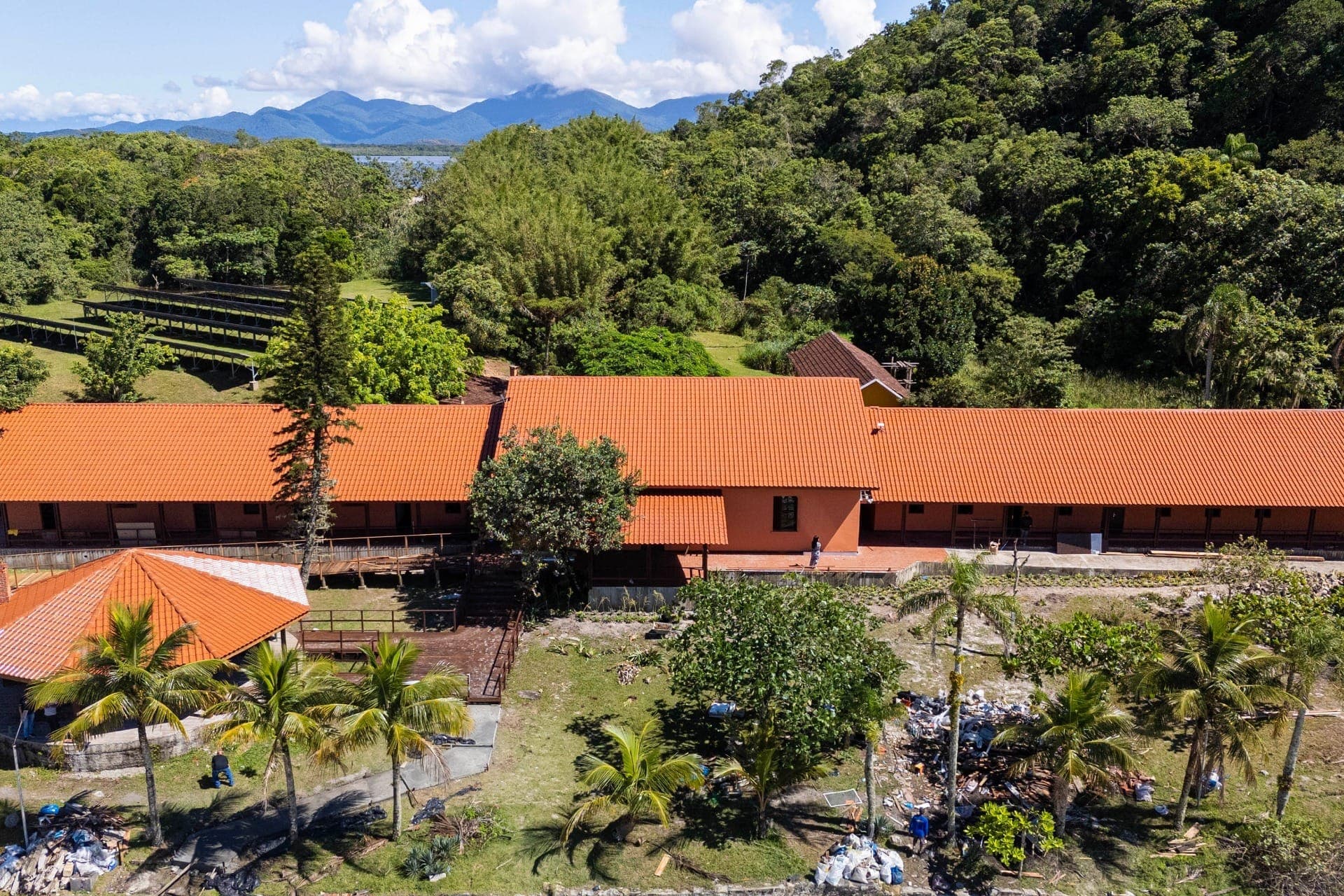 Ilha das Cobras é revitalizada e passa a abrigar a Escola do Mar no Litoral