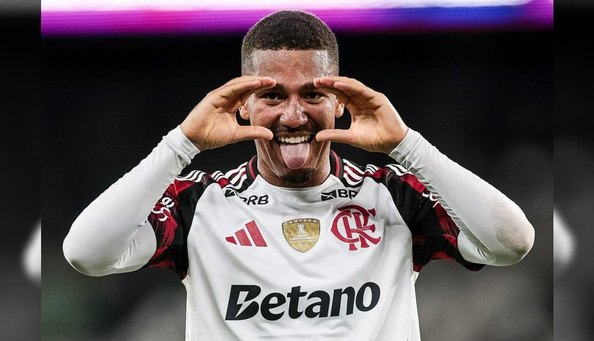 Samuel Lino comemora gol pelo Flamengo