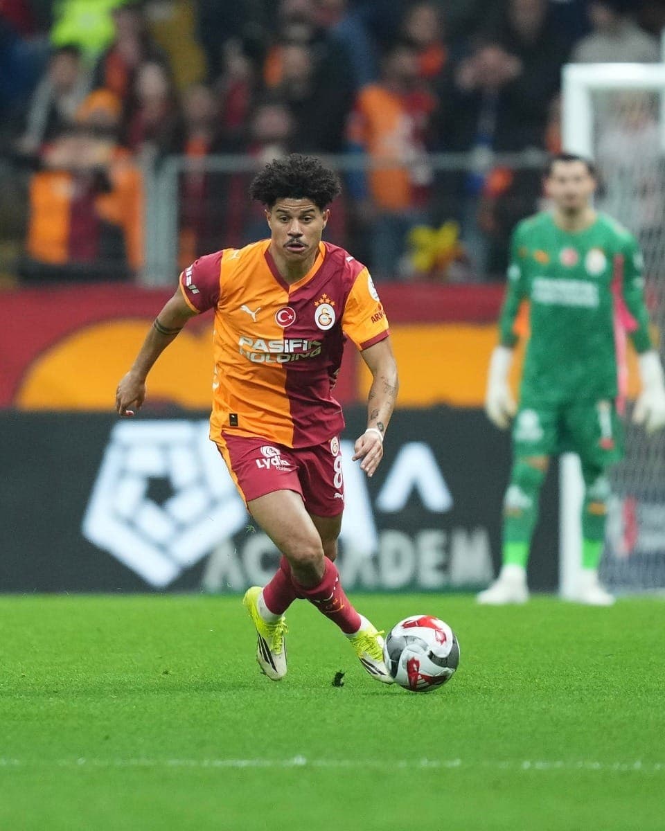 Gabriel Sara, atleta do Galatasaray, foi convocado por Carlo Ancelotti para a seleção brasileira
