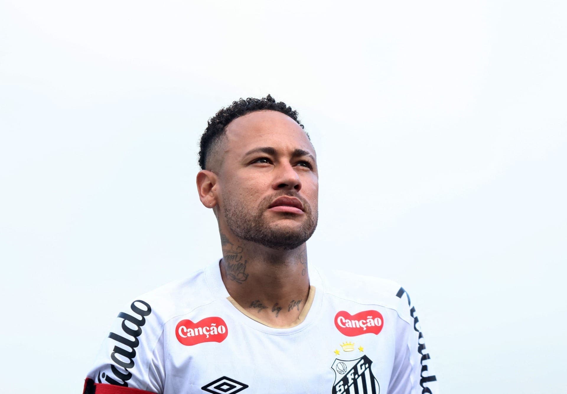 Neymar, do Santos, antes do início do jogo contra o Corinthians, pelo Brasileirão