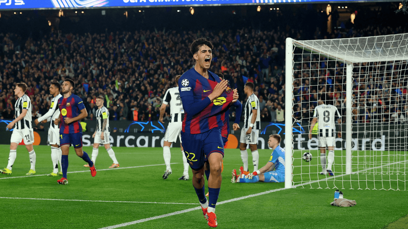 Bernal comemora gol pelo Barcelona contra Newcastle pela Champions League