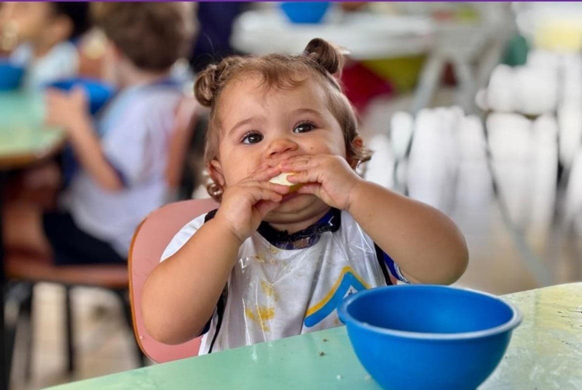 Com cardápios variados e planejamento nutricional, alimentação escolar beneficia milhares de estudantes