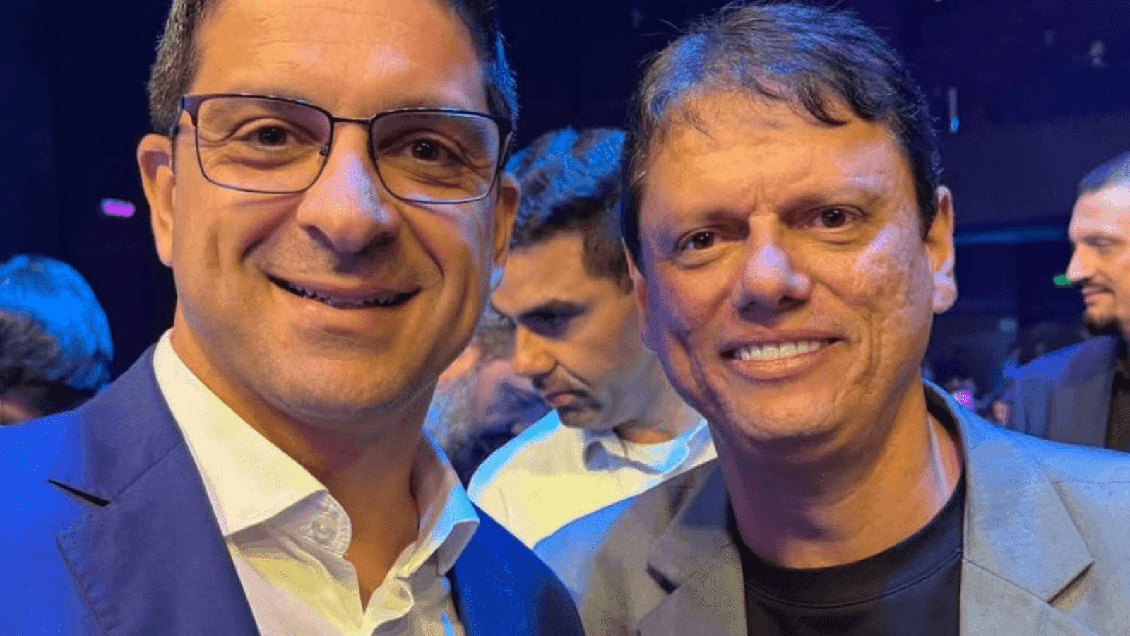 O prefeito Rafael Lima ao lado do governador do Estado