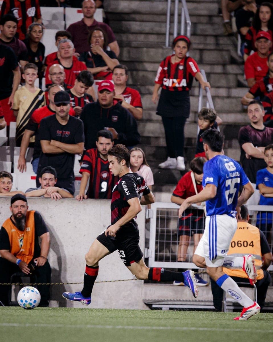 Dudu foi um dos destaques do Athletico em cima do Cruzeiro