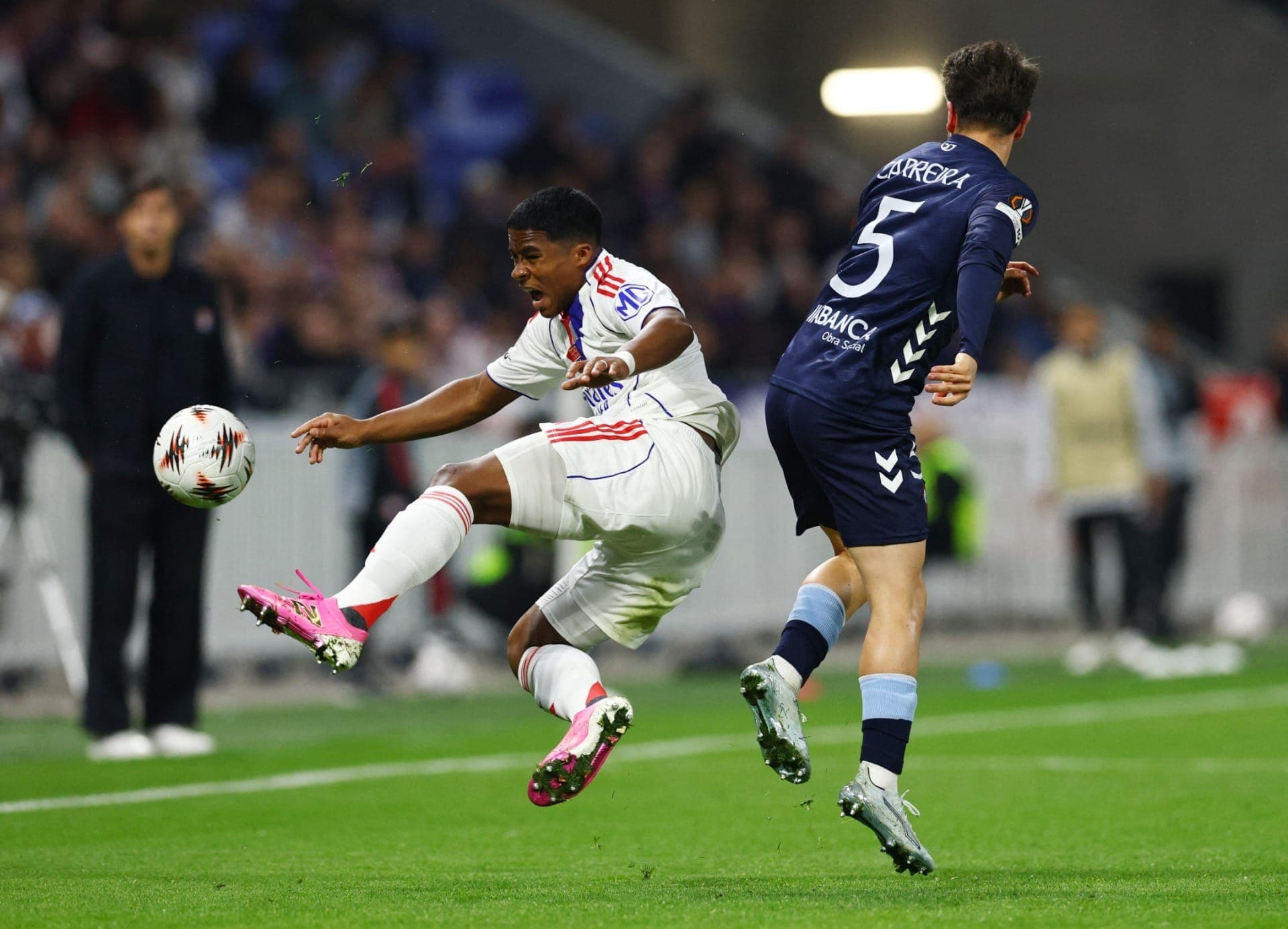 Endrick em jogo contra o Celta de Vigo na Liga Europa