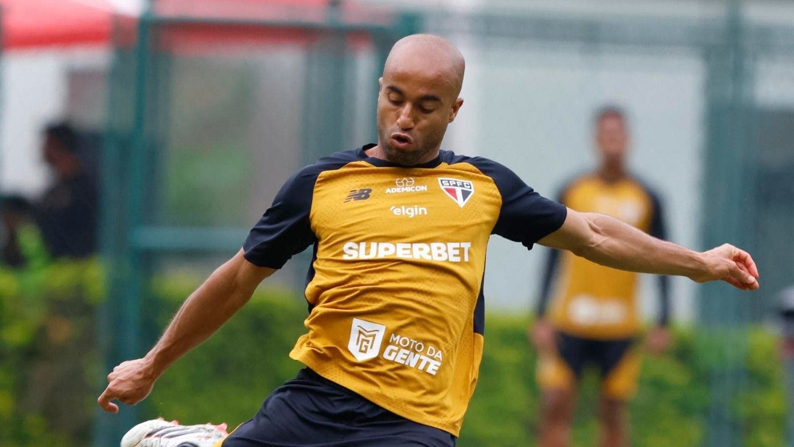 Lucas Moura em treino do São Paulo