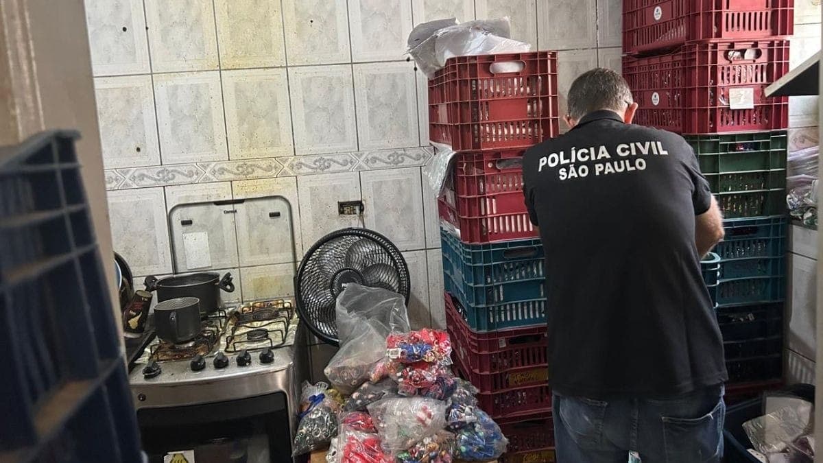 Operação apreende produtos falsificados no centro de SP
