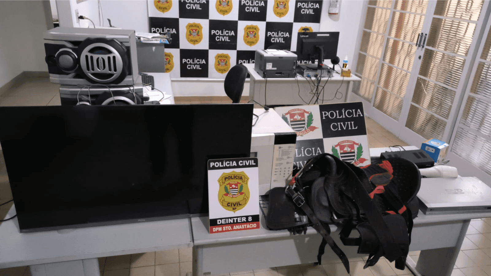 Parte dos objetos furtados foi recuperada pela polícia