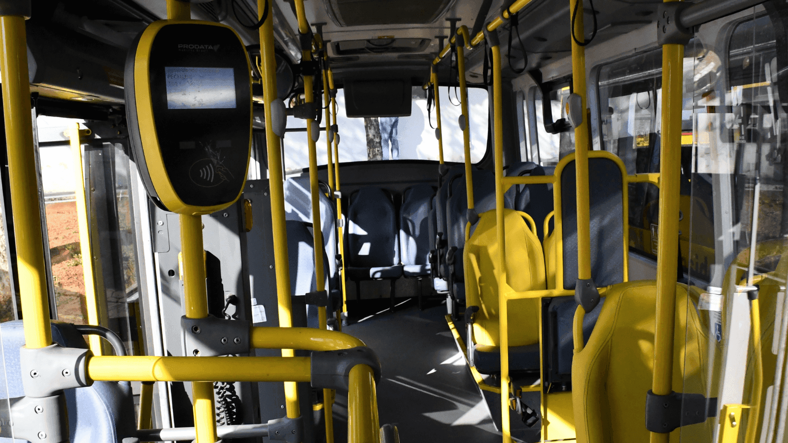 Passageiros que necessitam de integração podem entrar pela porta traseira
