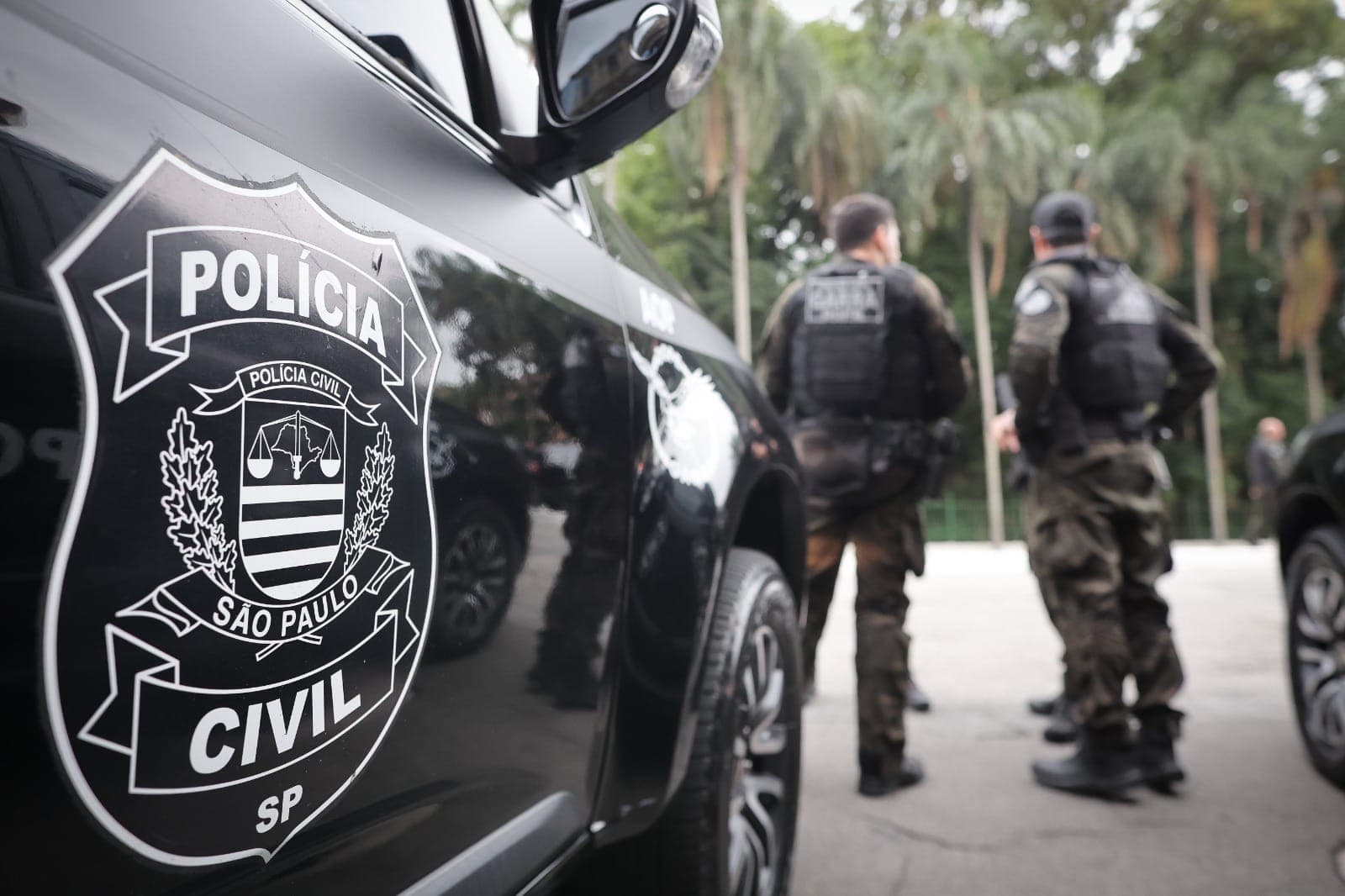 Polícia apreende 4 milhões de produtos falsificados em depósitos clandestinos no Brás