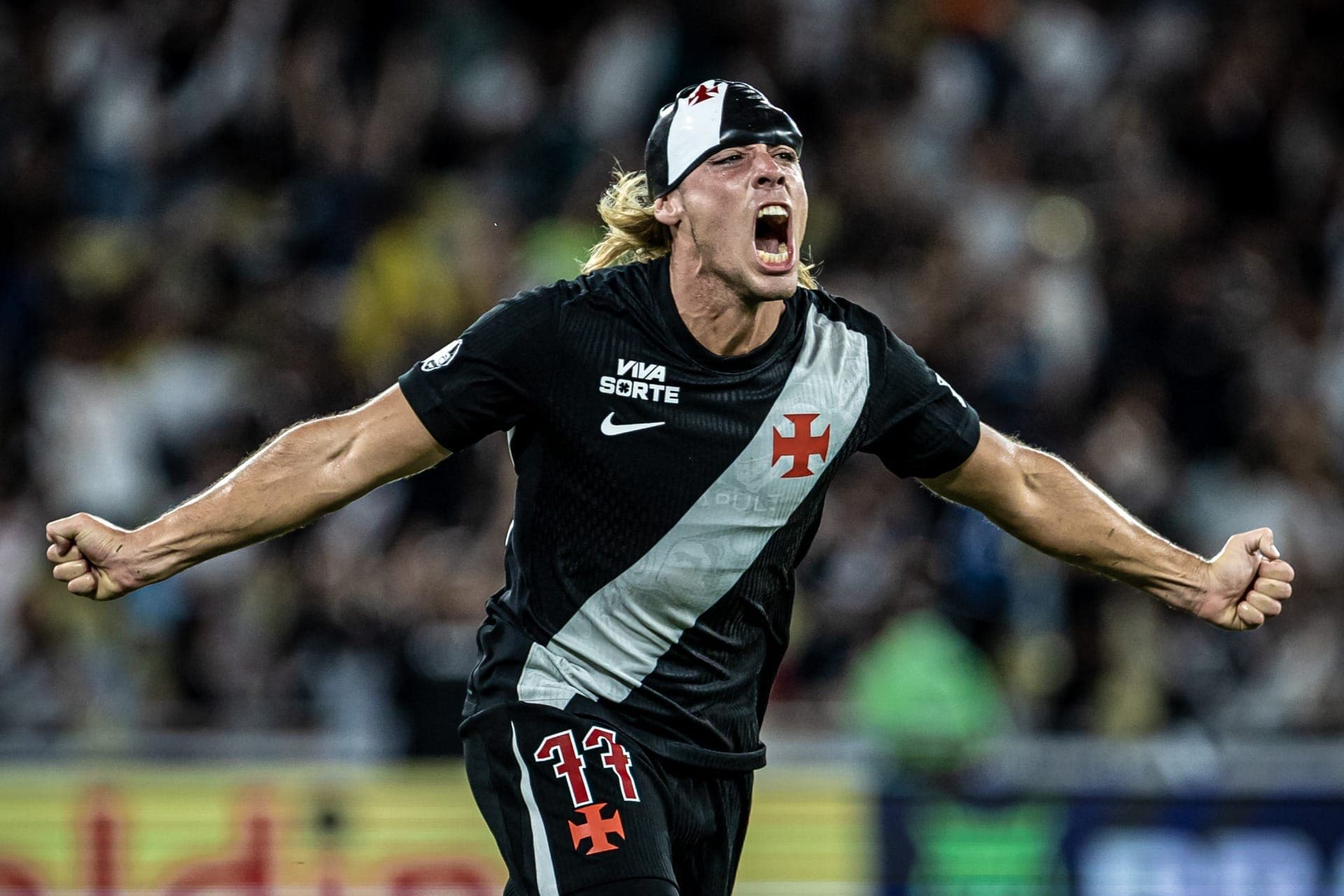 Spinelli, do Vasco, comemora após marcar o segundo gol contra o Vasco