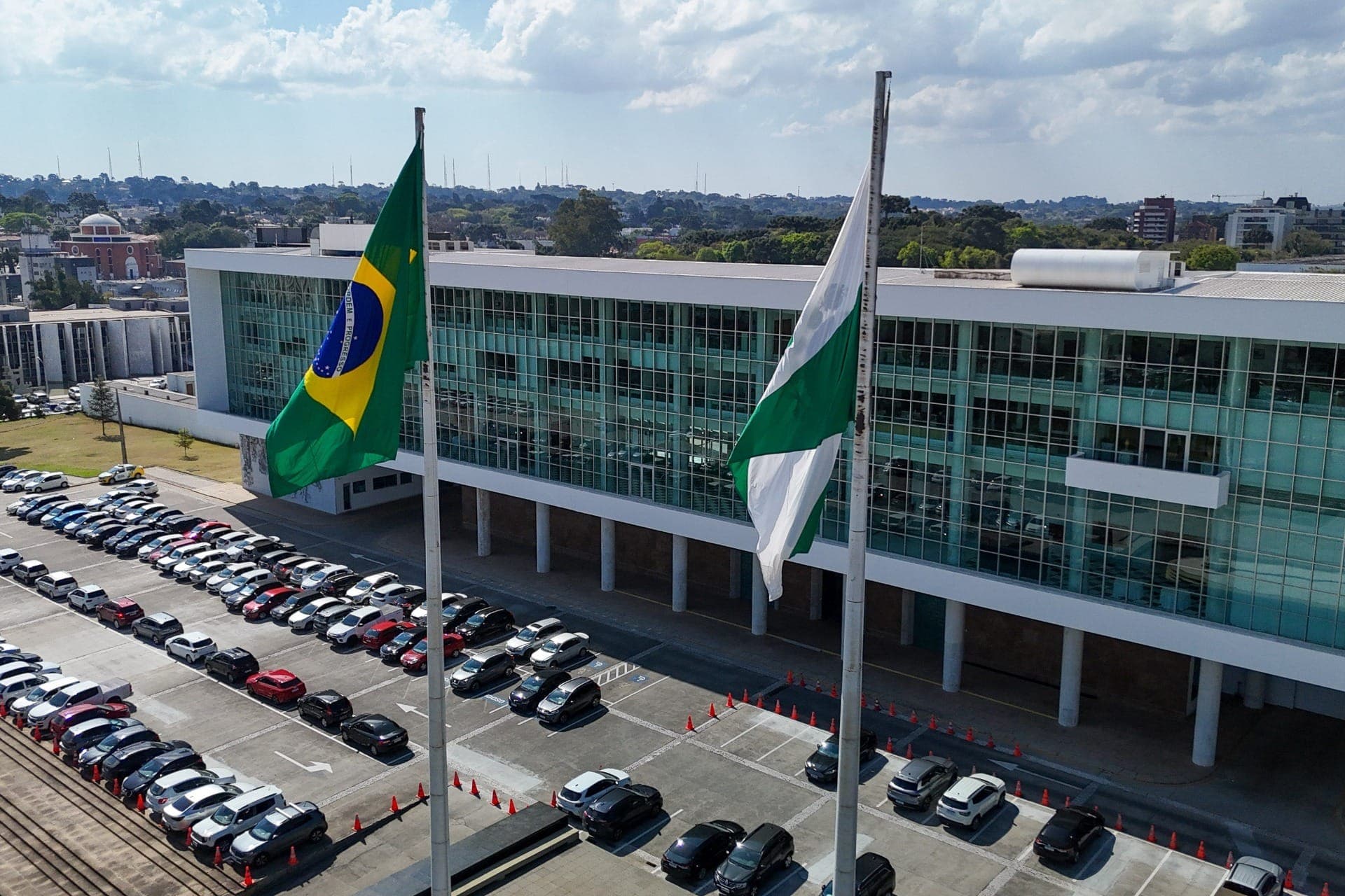 Começa a disputa para ocupar a cadeira principal do Palácio Iguaçu