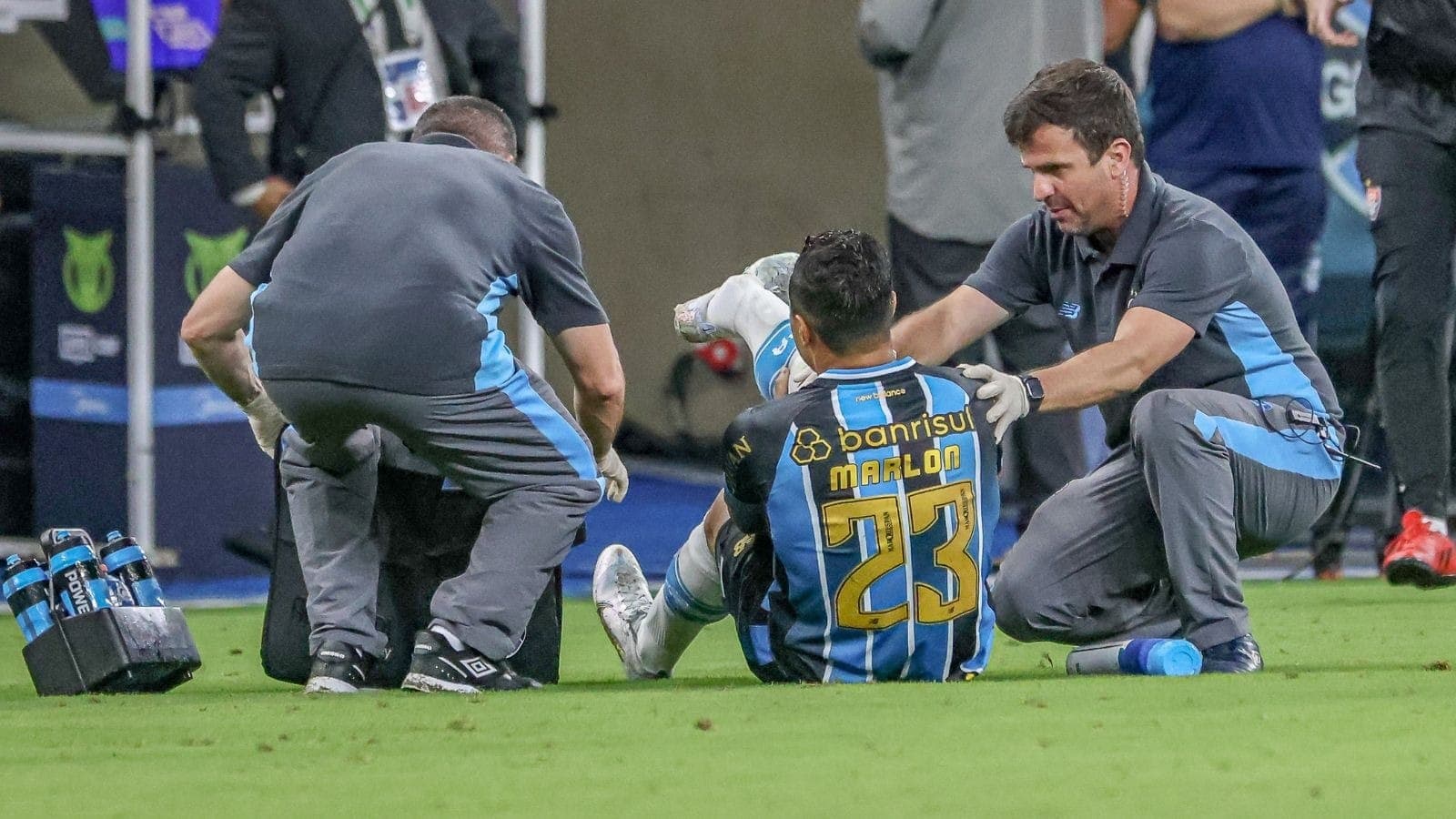 Marlon fraturou o tornezelo e passará por cirurgia