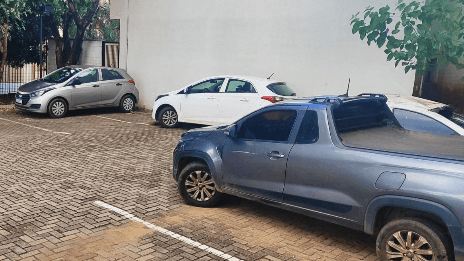 Os veículos foram encontrados no bairro São Diocleciano