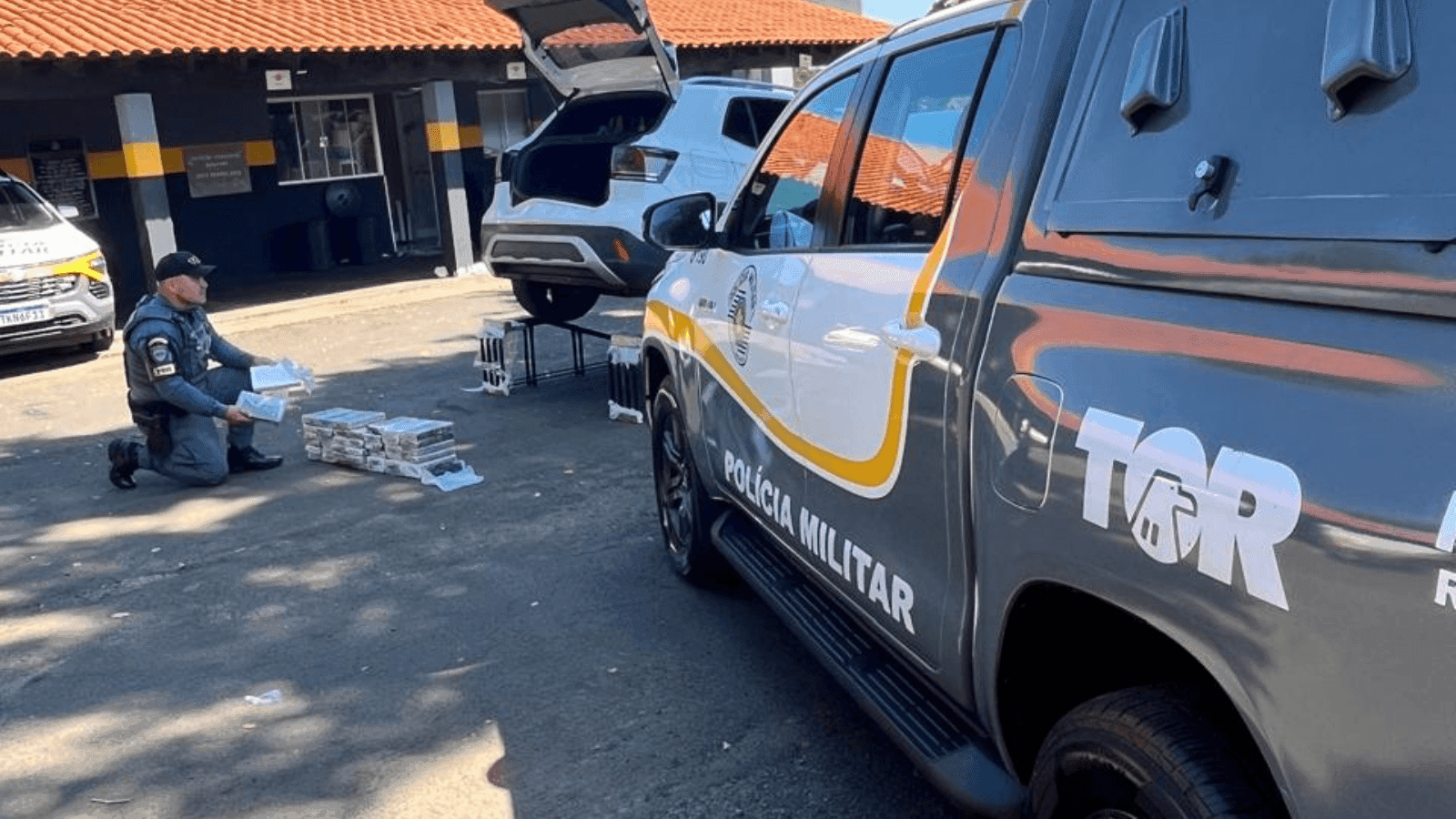 A droga estava escondida em um fundo falso no carro