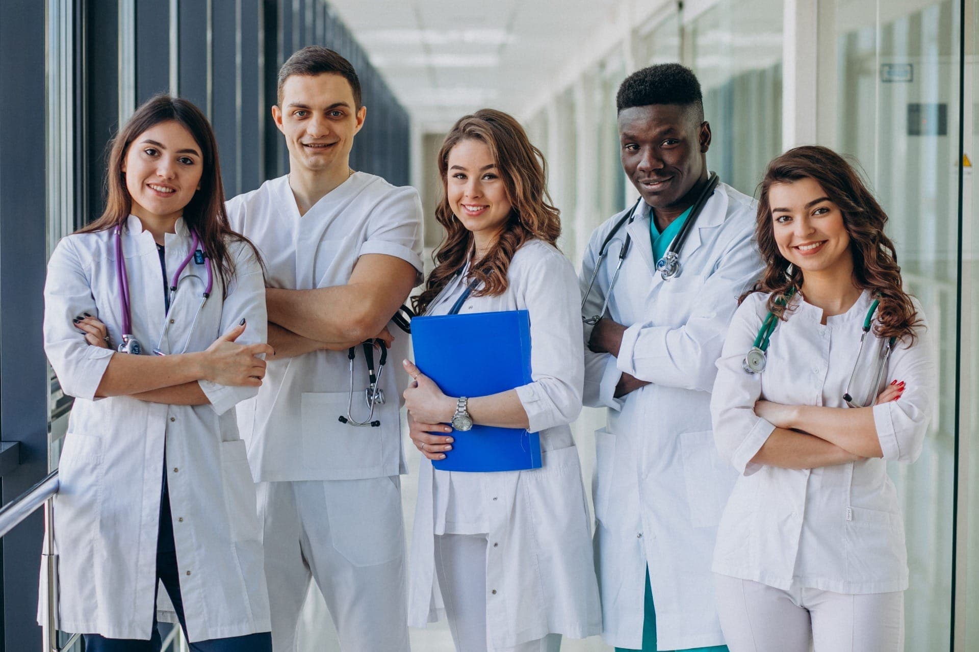 Aumento de médicos no país não acompanha distribuição equilibrada entre as regiões