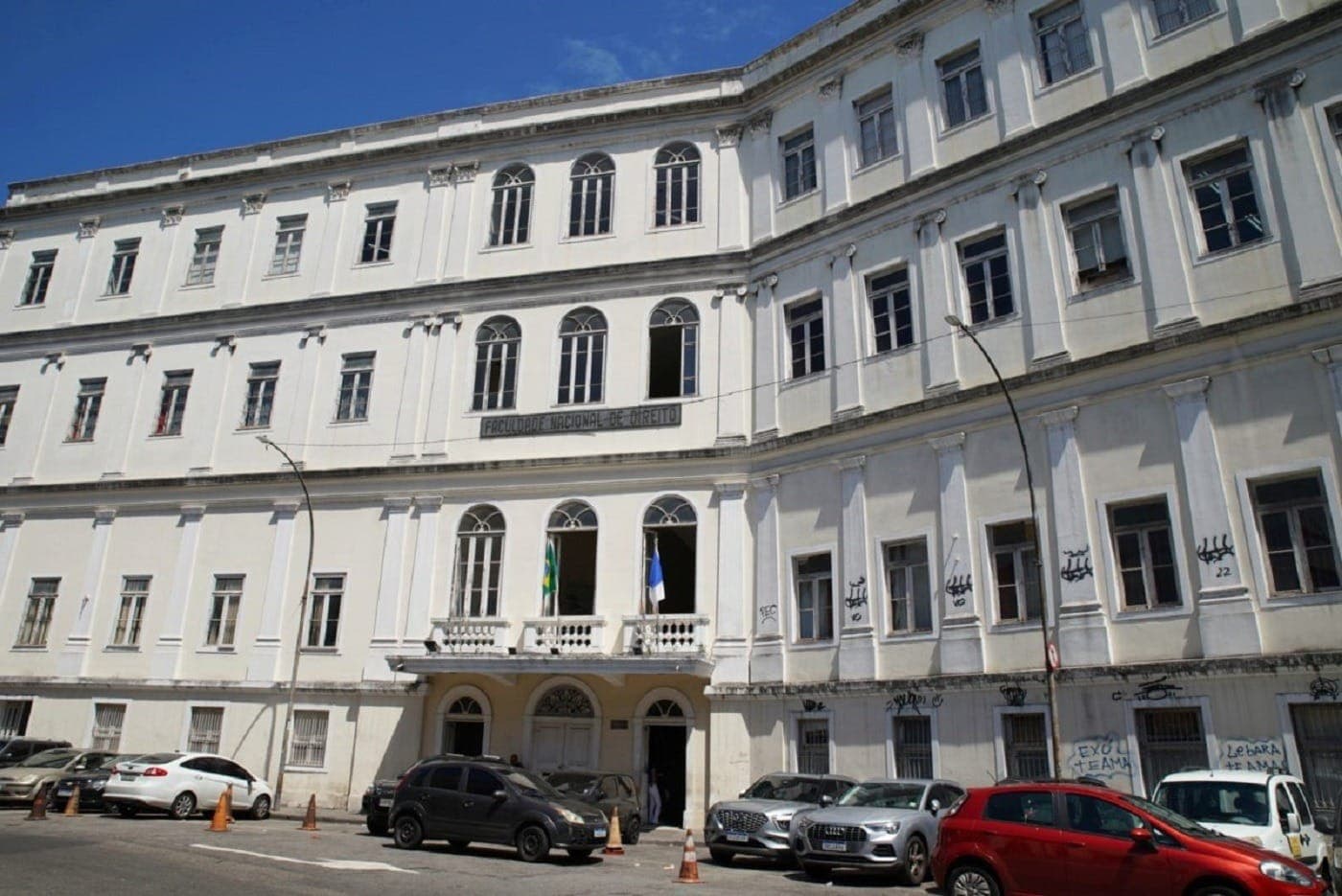 Justiça afasta professor da UFRJ por denúncia de assédio sexual