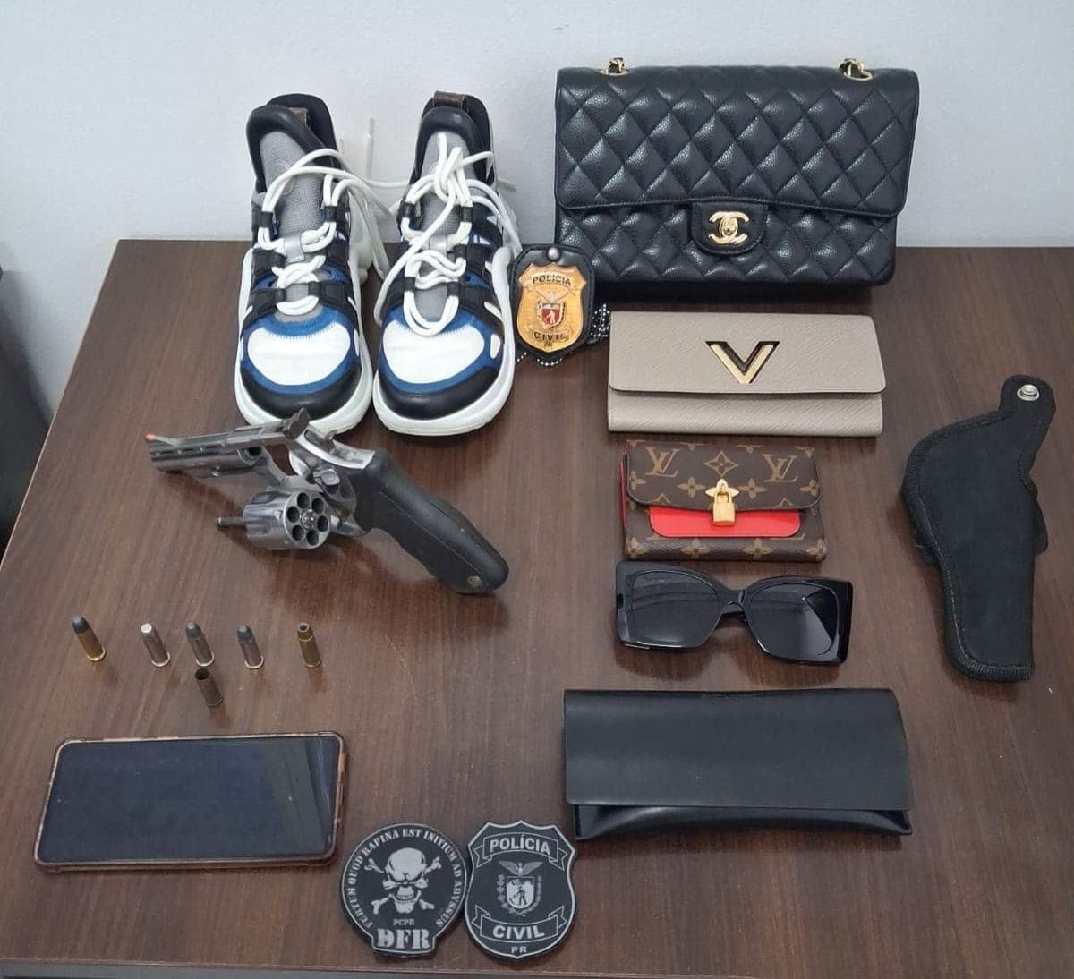 PCPR recupera itens de luxo avaliados em R$105 mil reais e prende mulher em flagrante em Curitiba