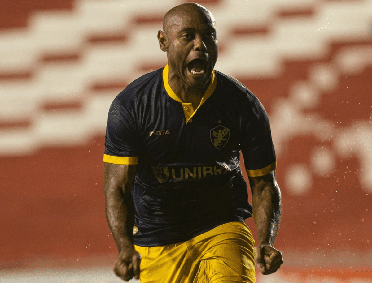 Vagner Love no Retrô