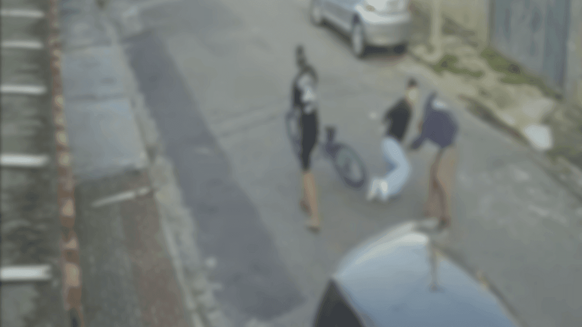VÍDEO: adolescente é atacada e tem bicicleta roubada em São José dos Campos