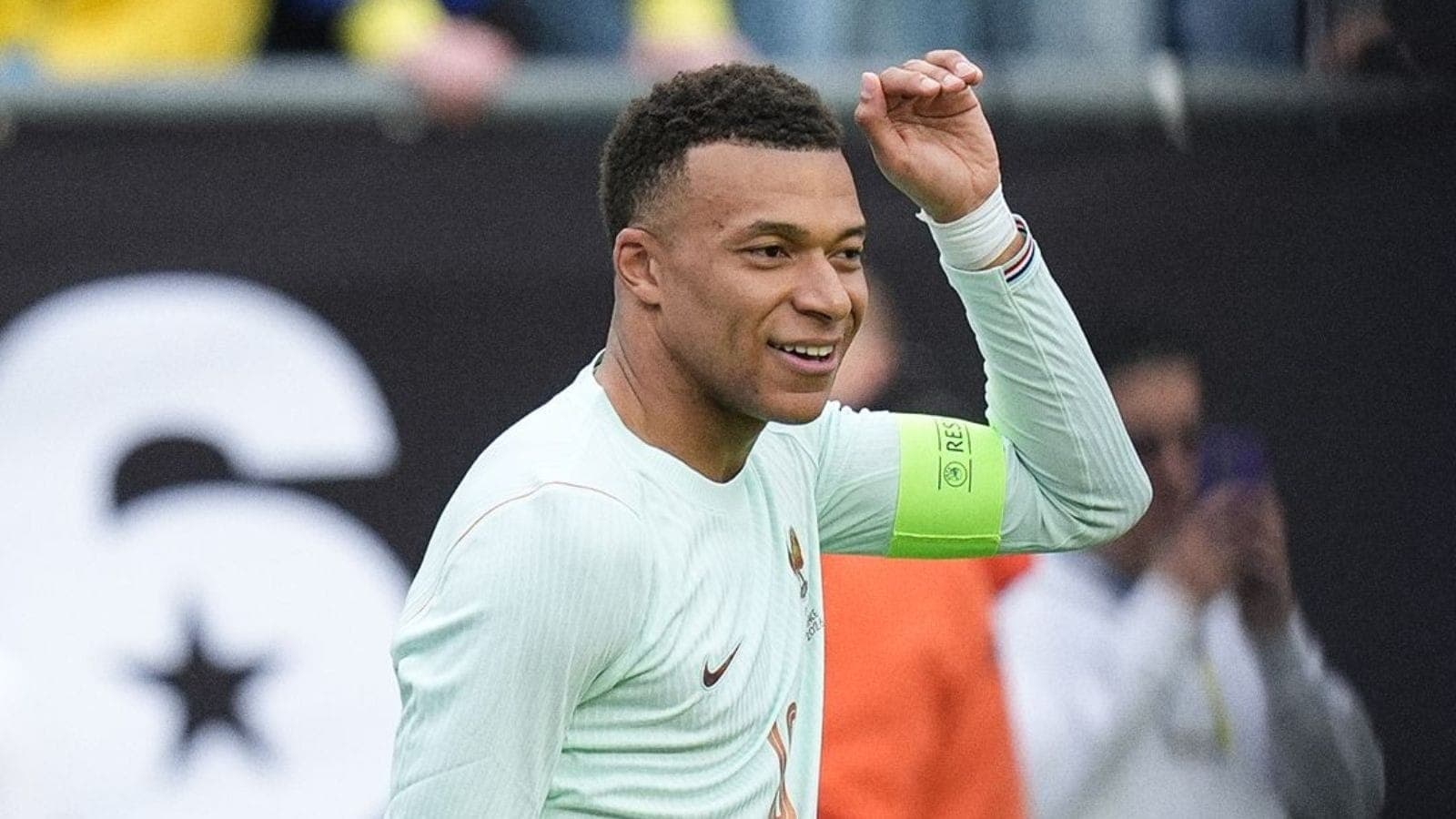 Mbappé comemora gol contra o Brasil