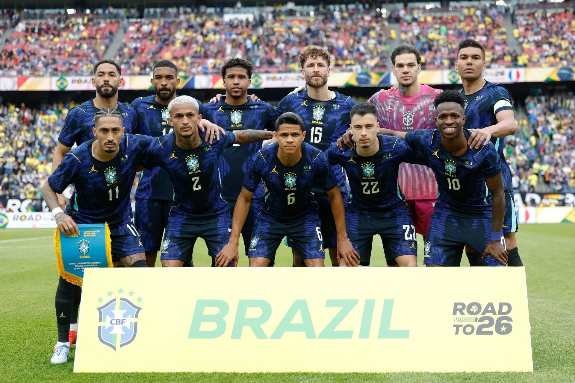 Time da Seleção Brasileira em amistoso contra a França