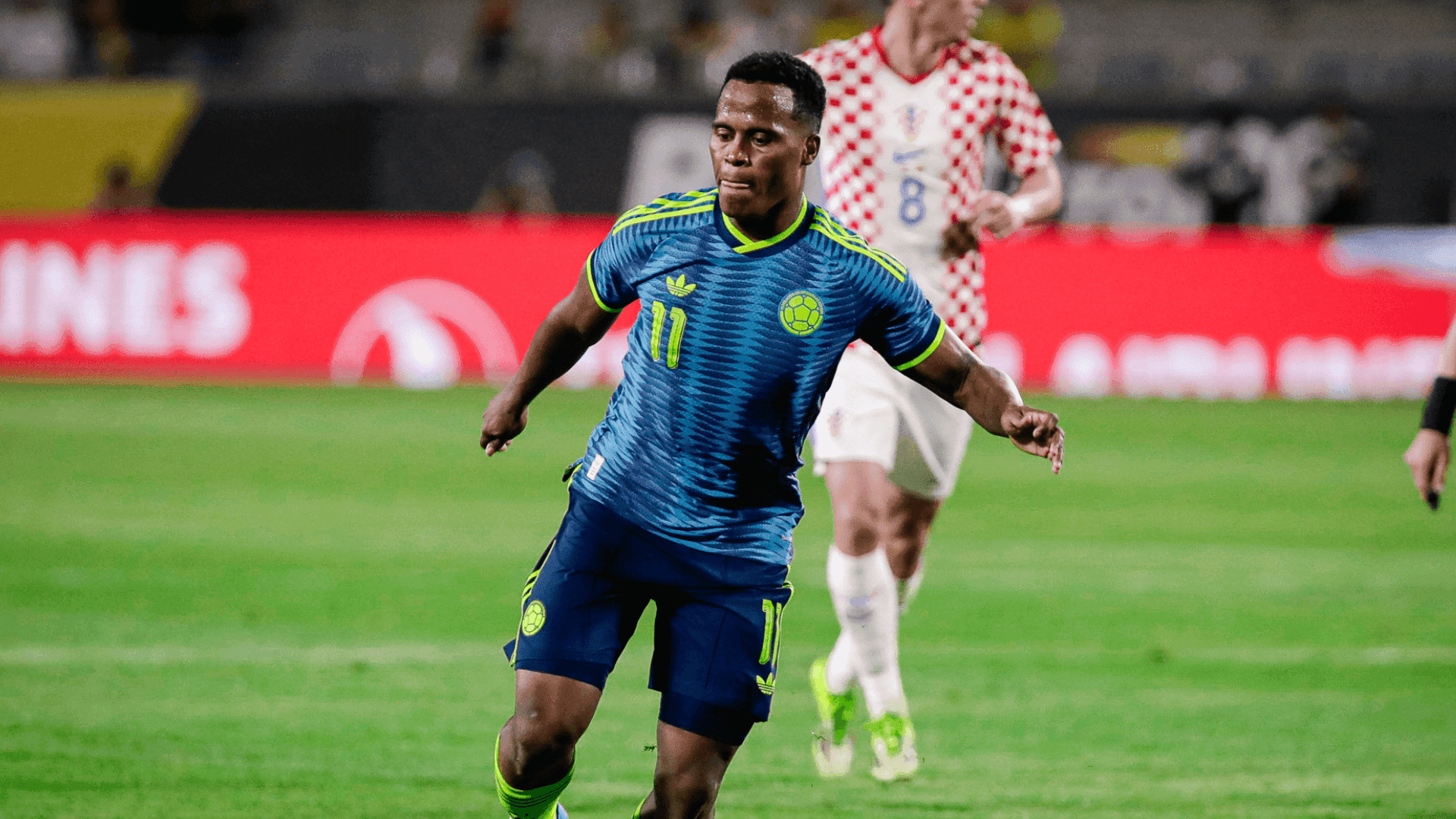 Jhon Arias, meia do Palmeiras, jogando pela Colômbia