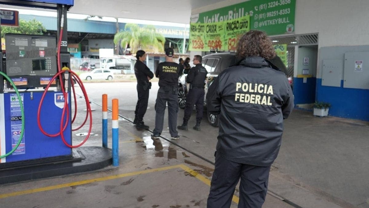 Polícia Federal durante a operação Vem Diesel