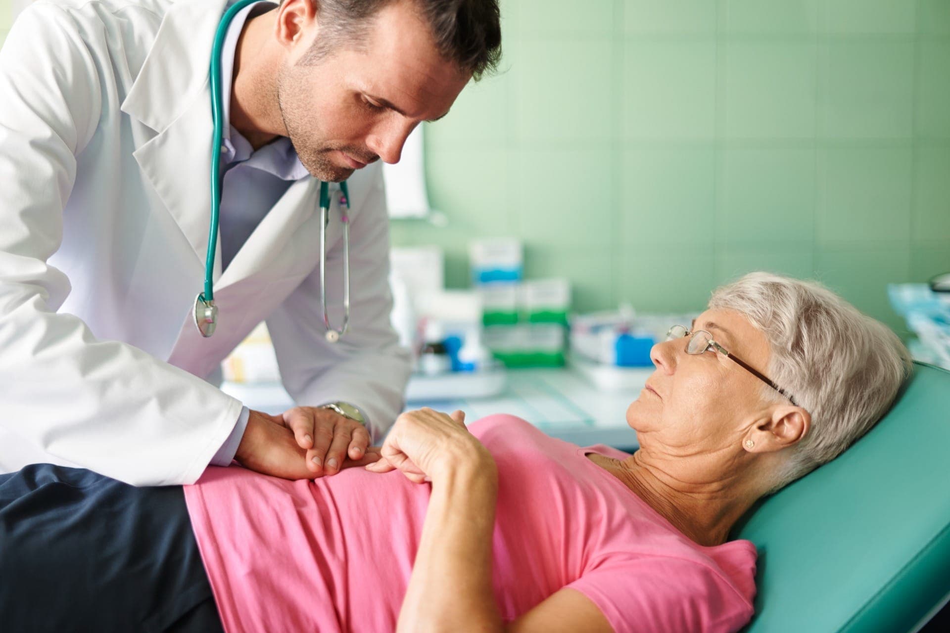 Idosos têm mais risco de morte após cirurgia, indica pesquisa com dados de SP