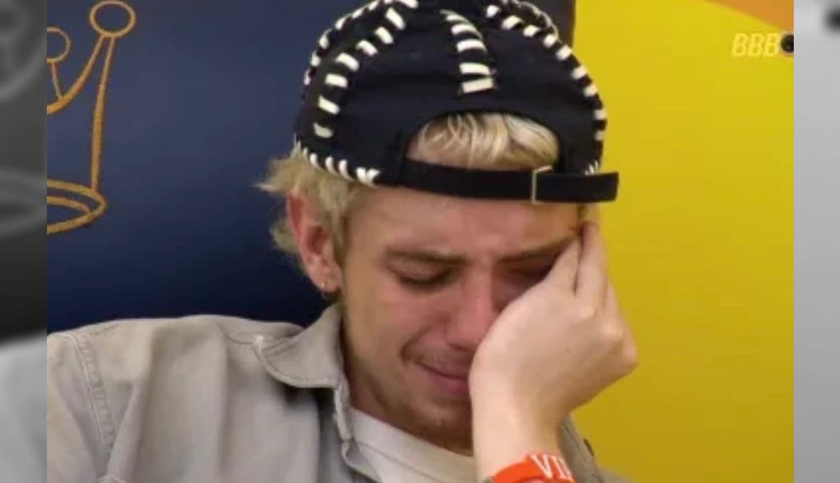 Juliano Floss chora e cogita desistir do BBB