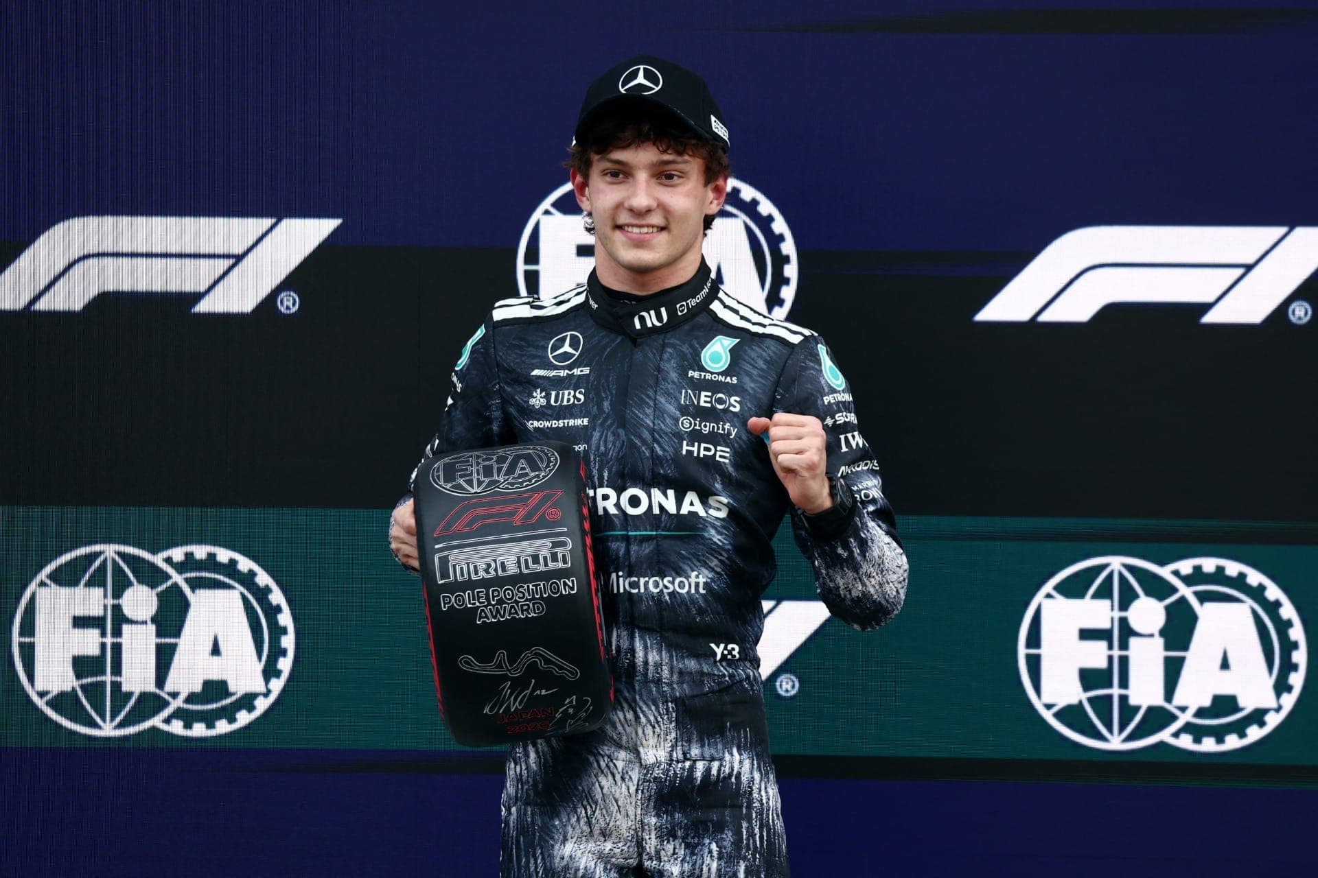 Kimi Antonelli celebra pole no GP do Japão de Fórmula 1