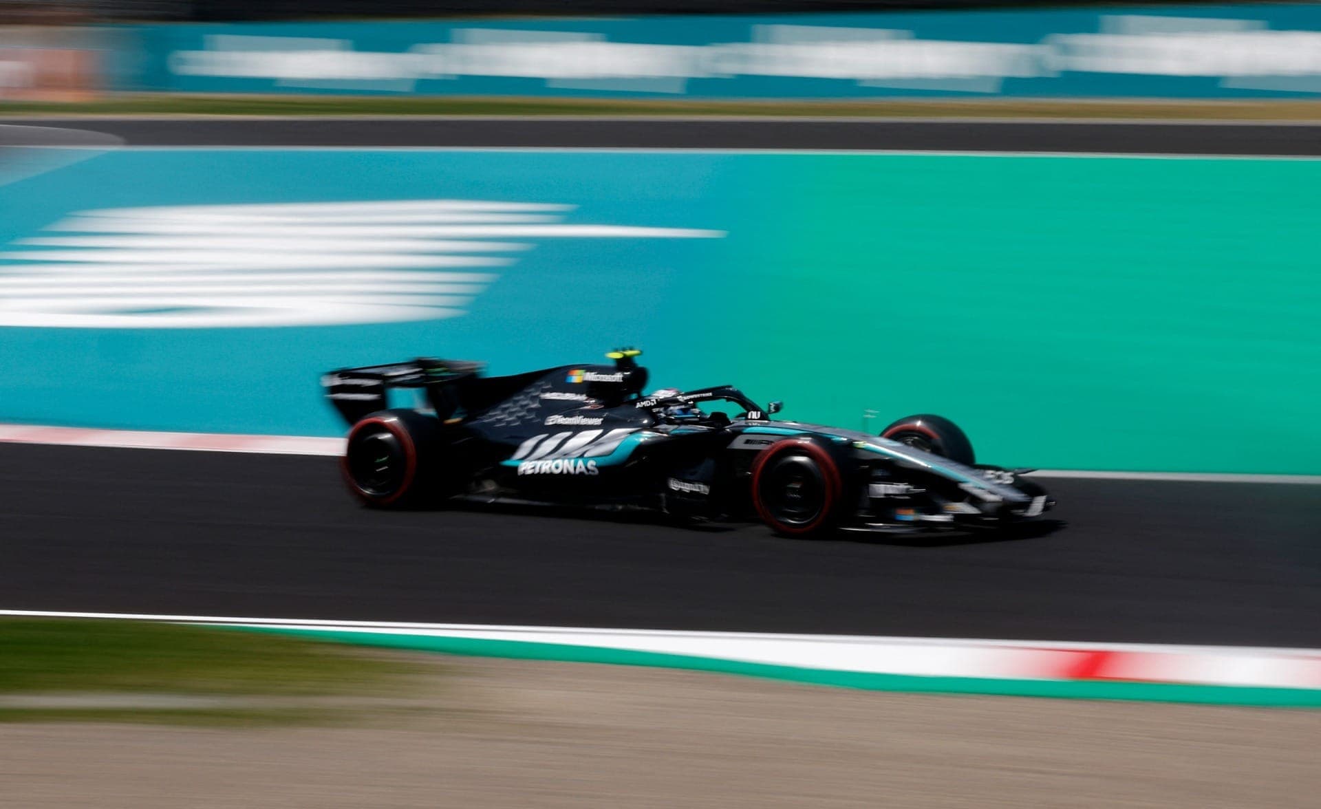 Kimi Antonelli, piloto da Mercedes, durante treino para o GP do Japão