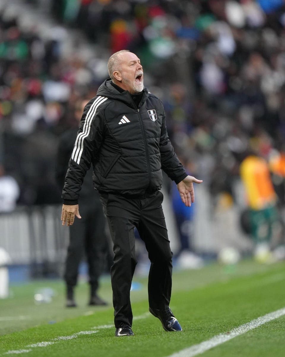 Mano Menezes estreou com derrota como treinador do Peru