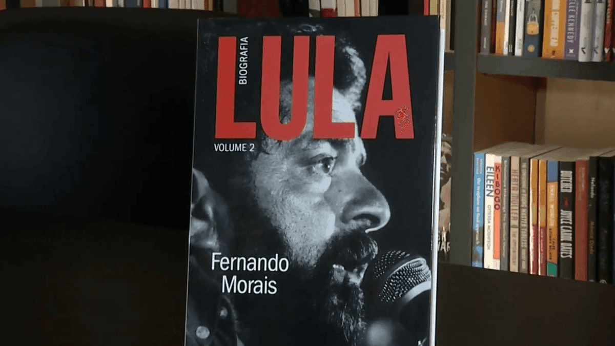 Fernando Morais lança "Lula, Volume 2" com noite de autógrafos em SP