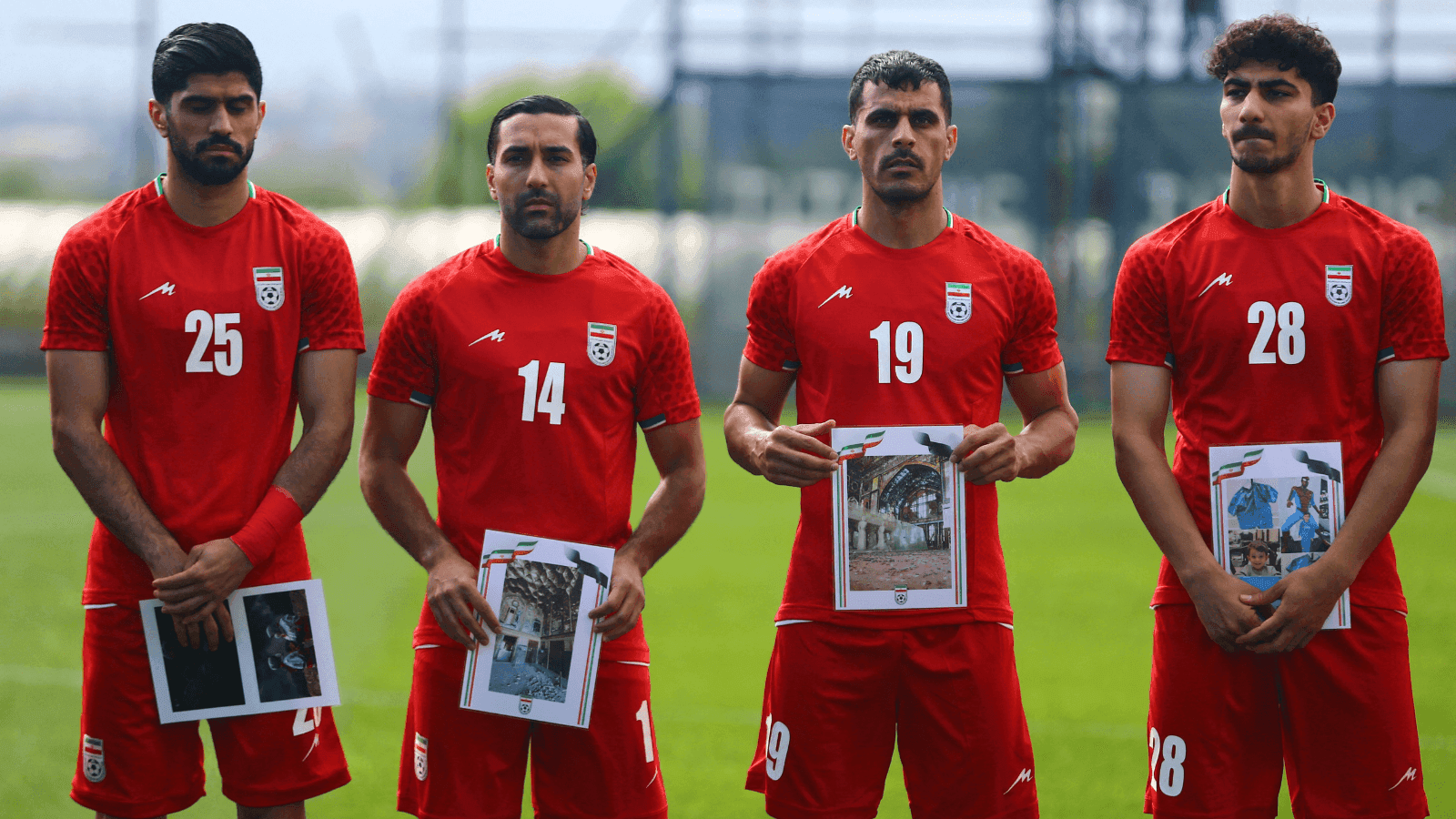 Jogadores do Irã homenageiam marinheiros mortos em guerra contra os EUA antes de amistoso contra Costa Rica